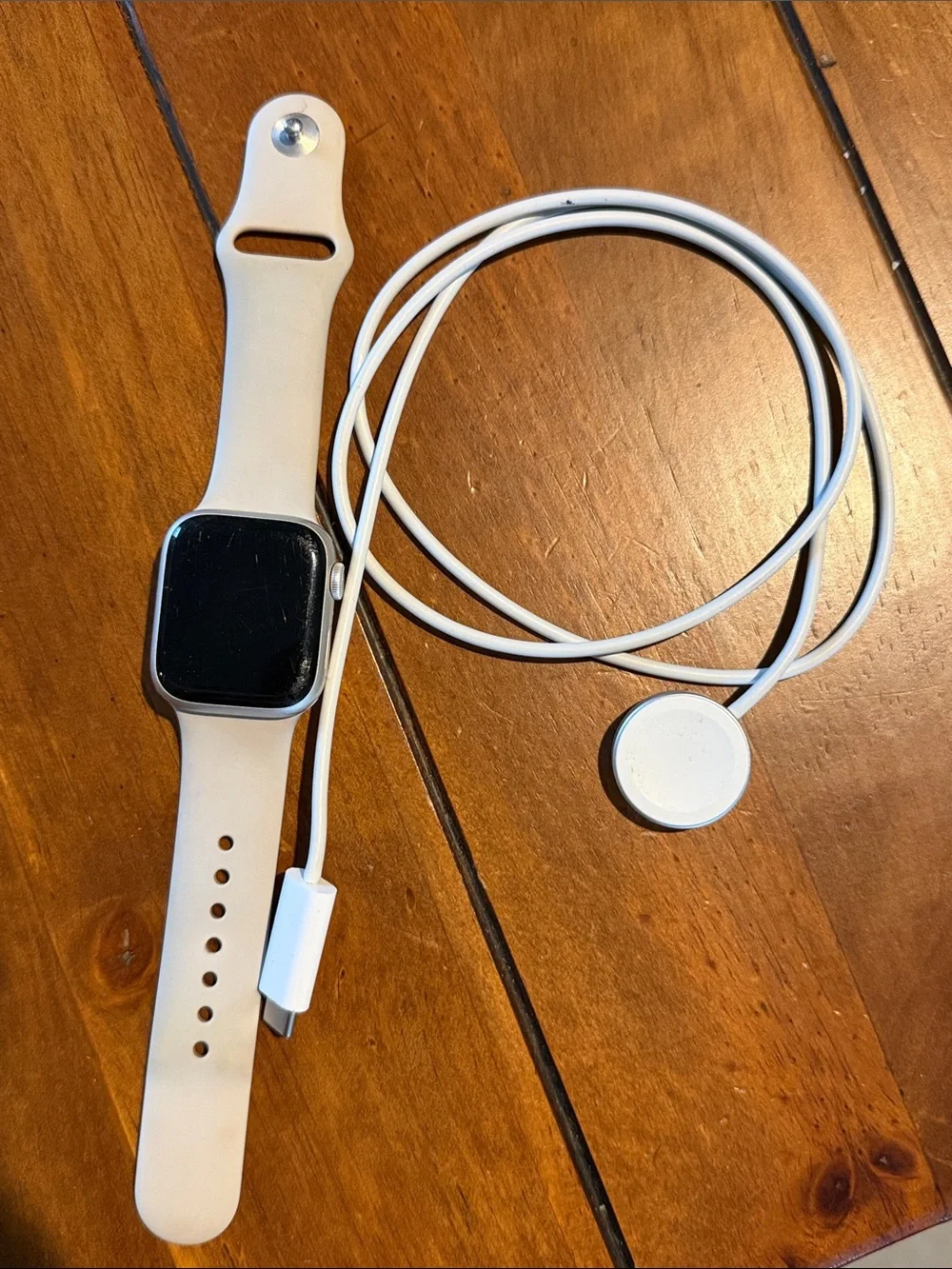 Apple Smartwatch series 7 41mm with Light Silver Silicone Band